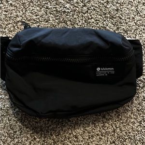 🍋 lululemon clean lines belt bag